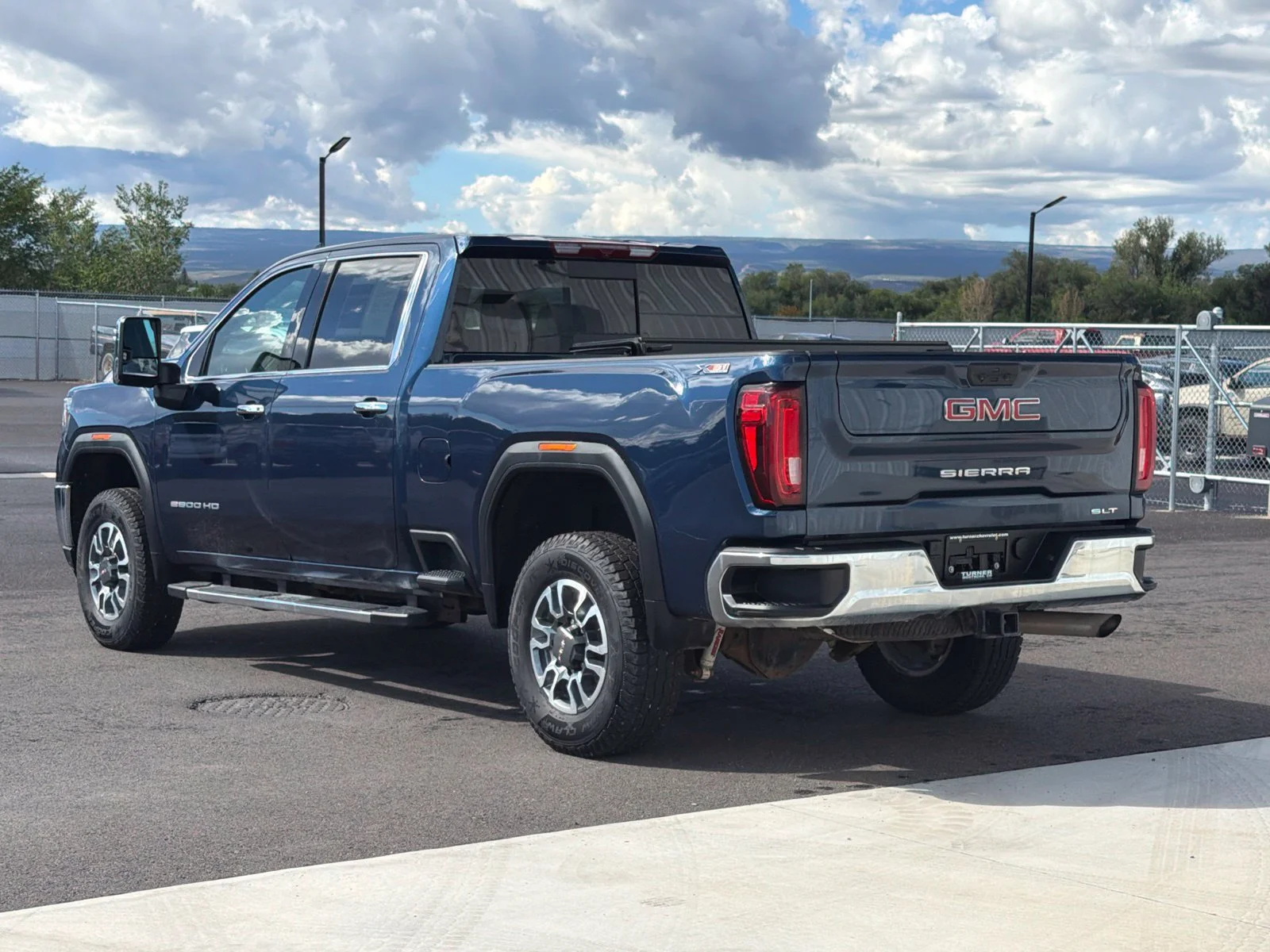 Used 2022 PACIFIC BLUE METALLIC GMC SLT image 6