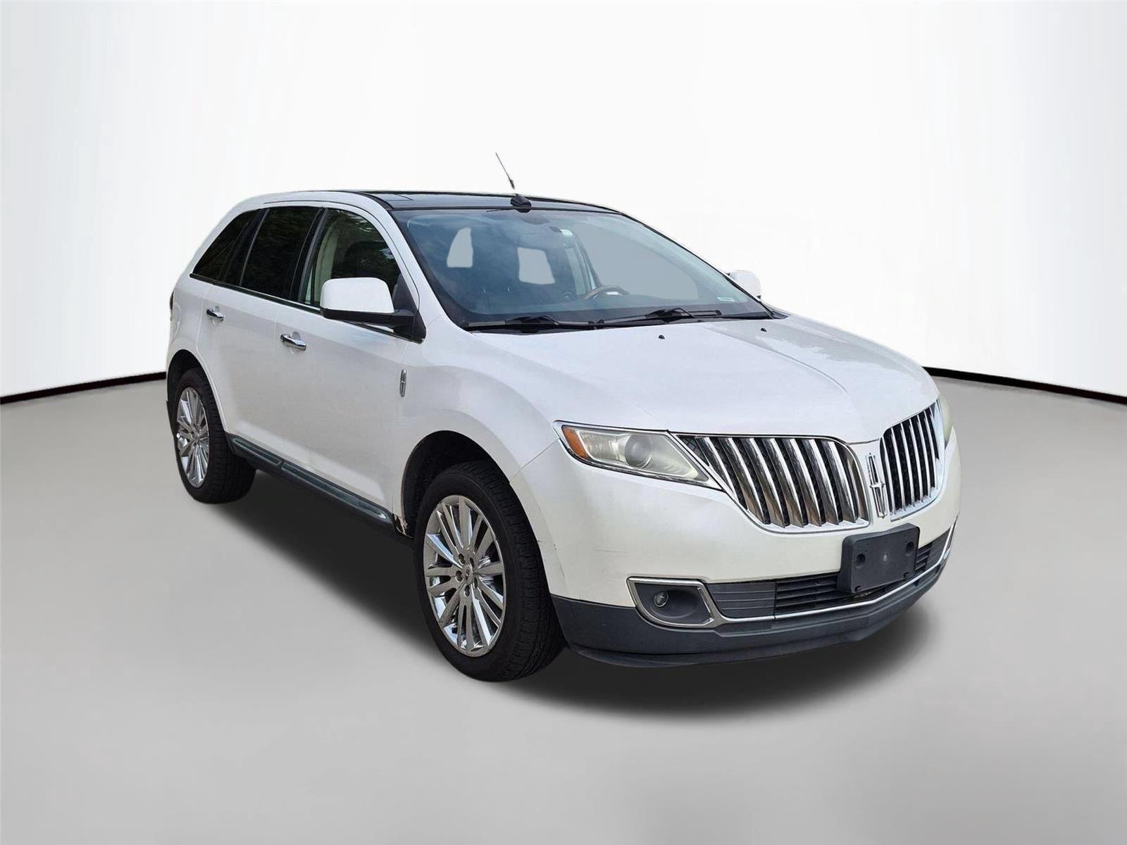 Used 2011 White Platinum Tri-Coat Metallic LINCOLN  image 5