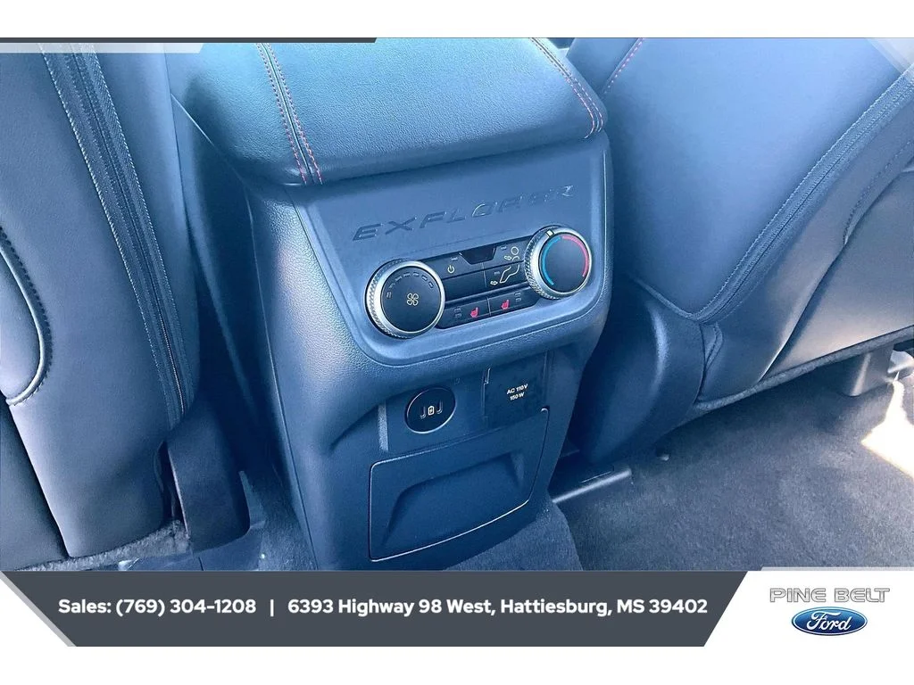 New 2026 Space White Metallic Ford ST-Line image 25