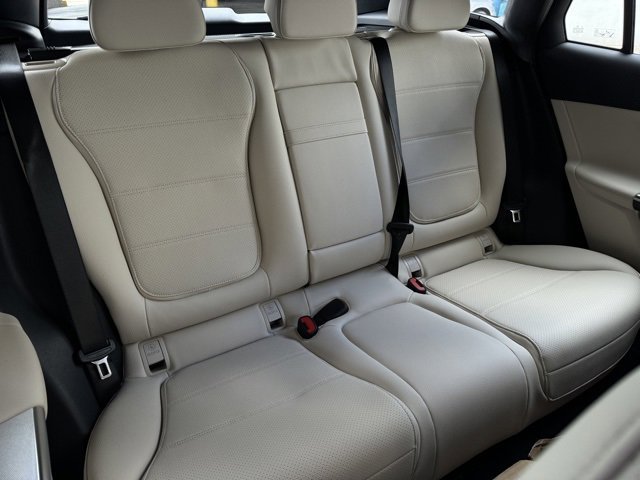 New 2025 Polar White Mercedes-Benz GLC 300 image 35
