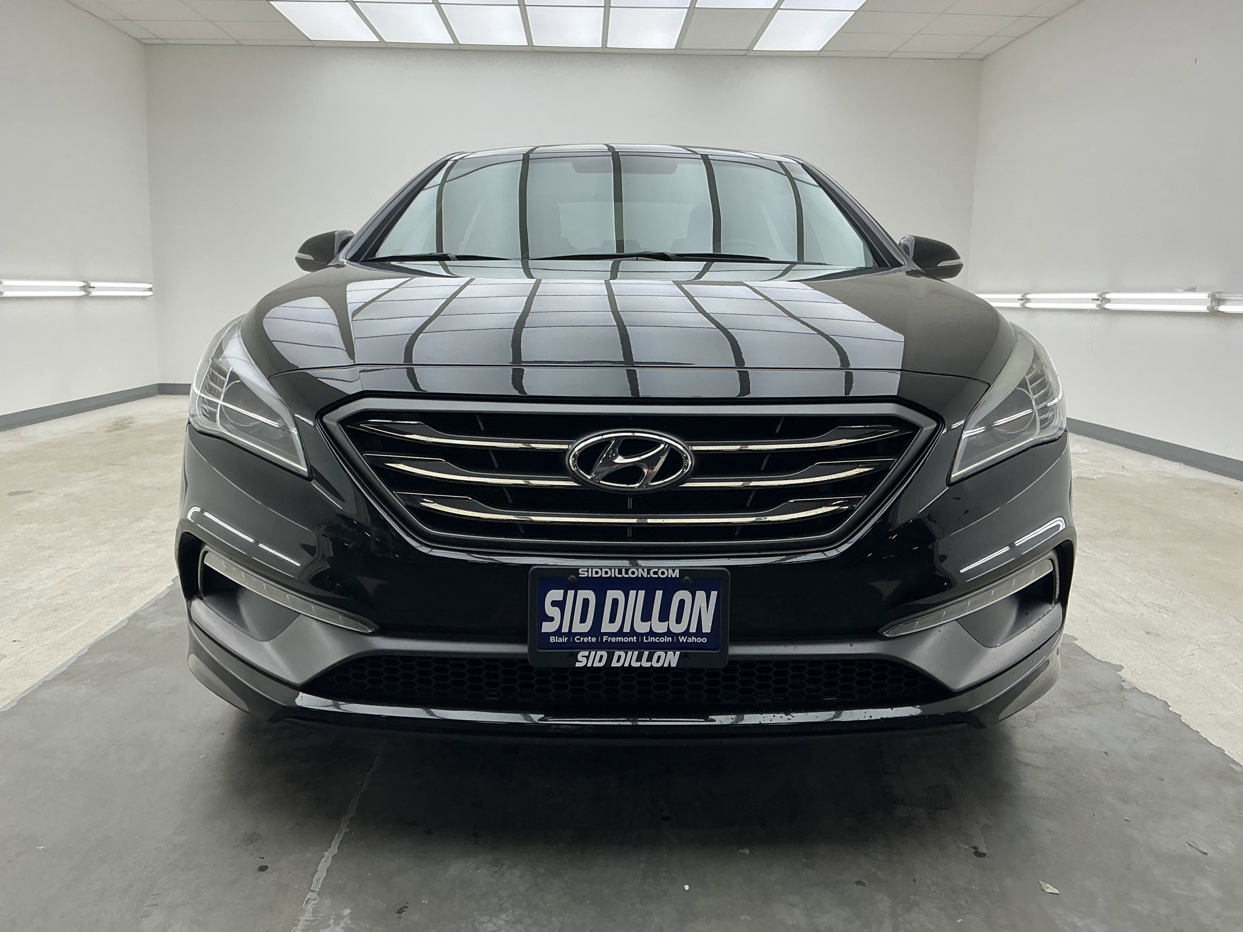 Used 2016 Phantom Black Hyundai 2.4L Sport image 2