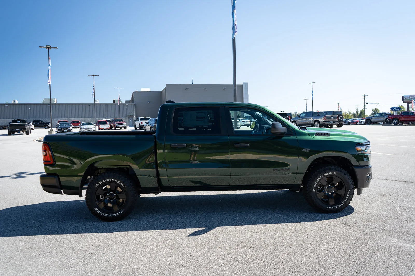 New 2027 Serrano-Green Metallic Exterior Paint RAM Warlock image 11
