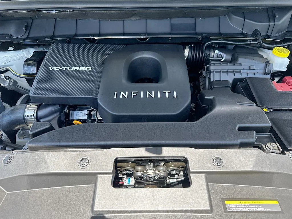 Used 2027 White INFINITI LUXE image 34