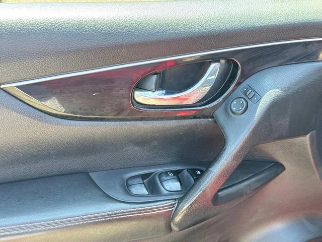 Used 2017 Red Nissan SL image 24