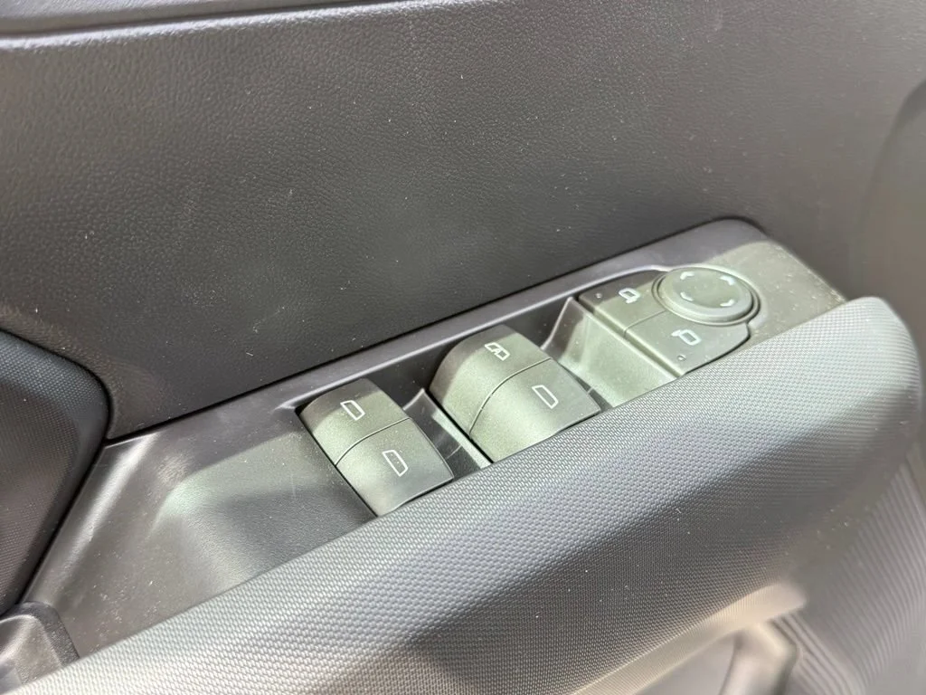 New 2026 Onyx Black GMC Elevation image 28
