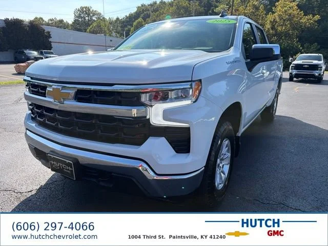 Used 2025 Summit White Chevrolet LT image 1