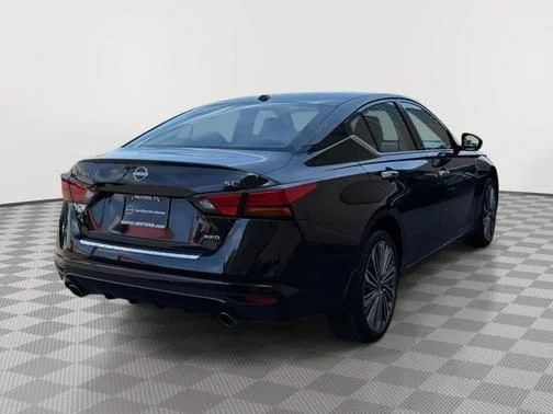 Used 2023 Black Nissan 2.5 SL image 3