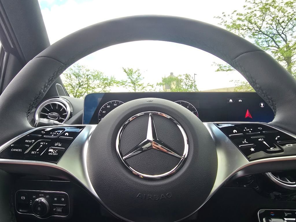 New 2026 Cosmos Black Metallic Mercedes-Benz GLA 250 image 66