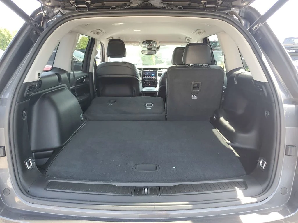 Used 2023 Gray Jeep Limited image 9
