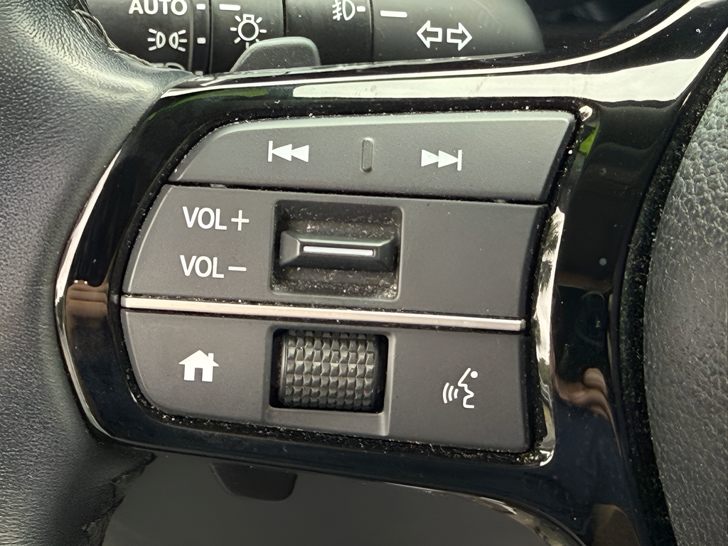 Used 2023 White Honda Touring image 15