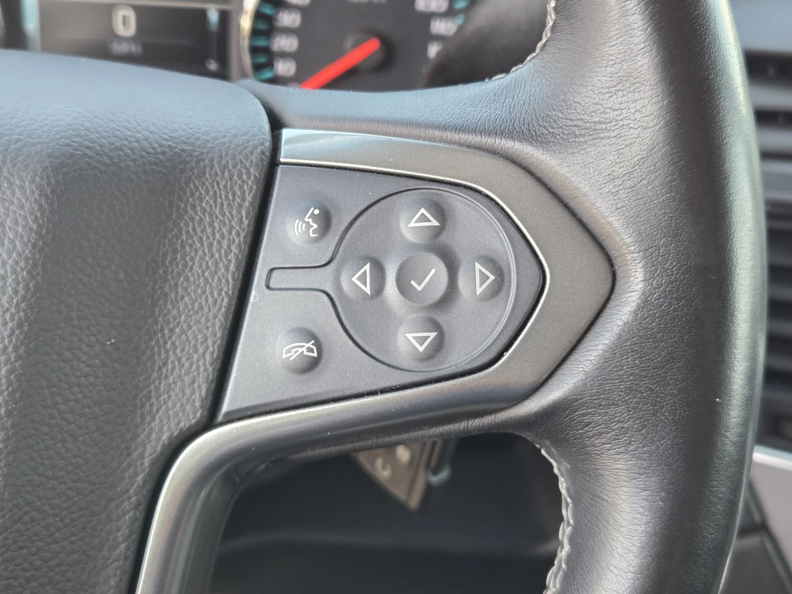 Used 2020 Summit White Chevrolet 2WD 4dr LS image 15