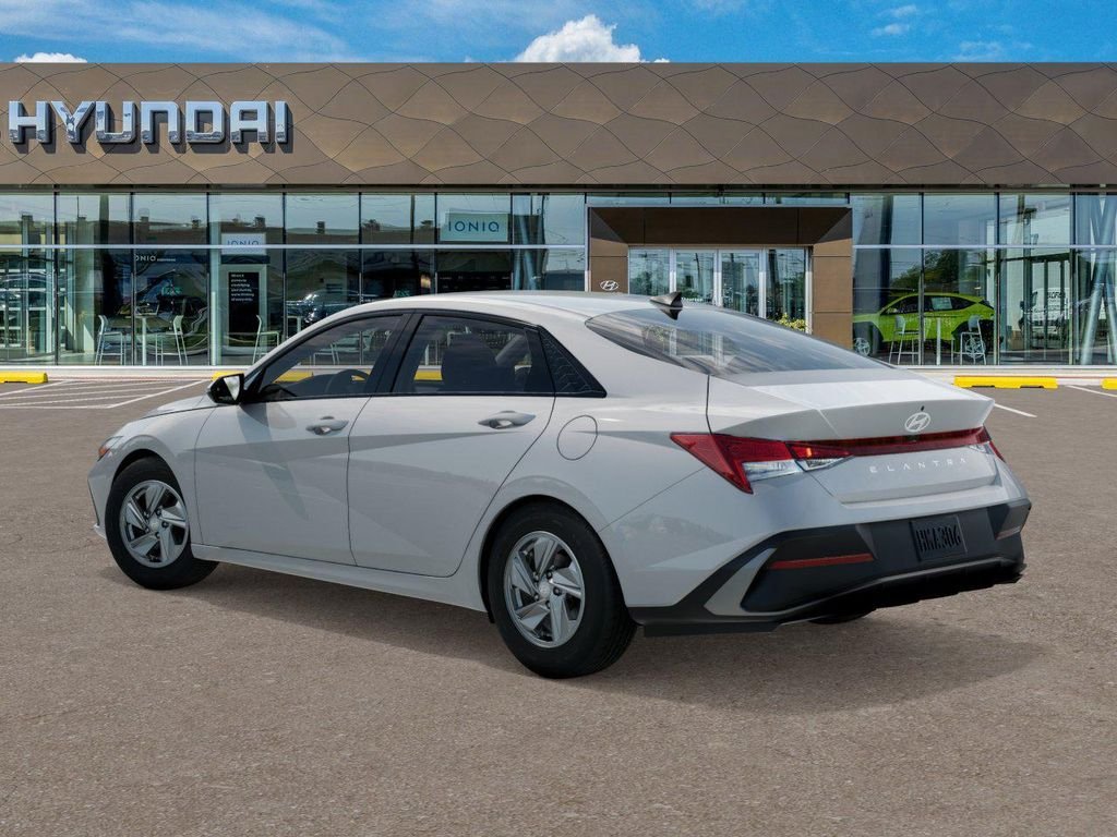 New 2026 White Hyundai SE image 5