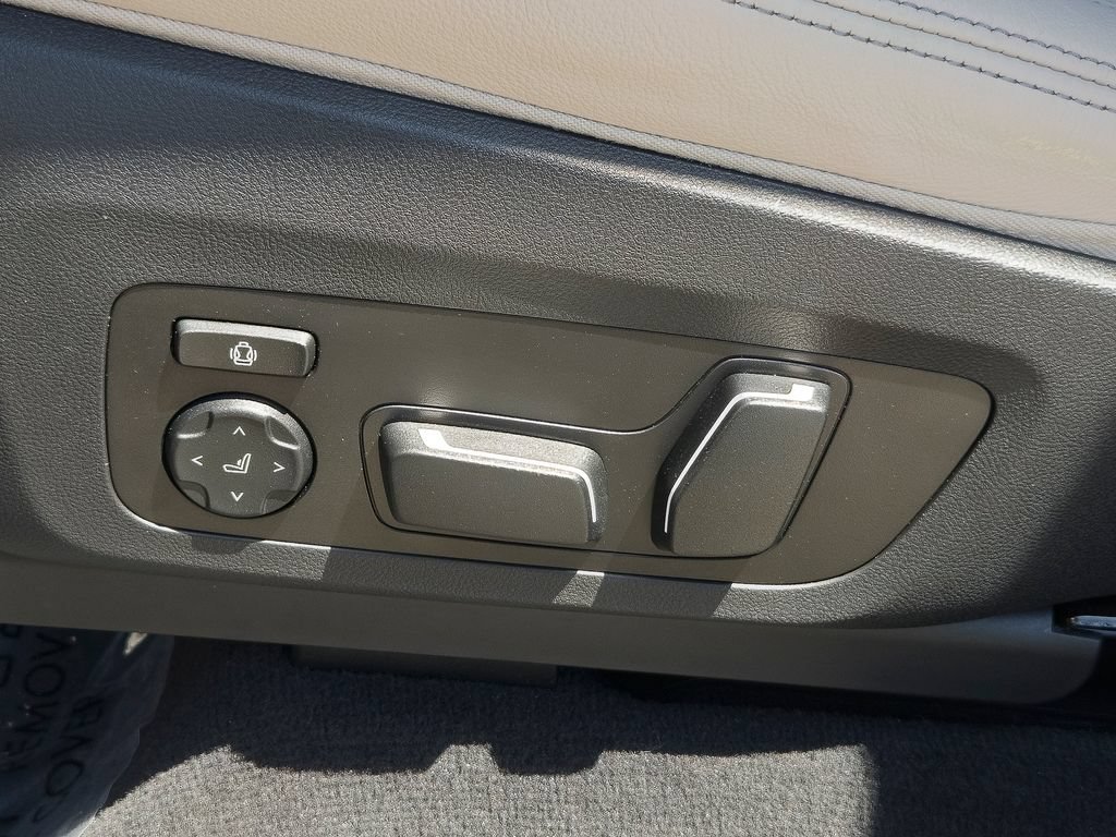 Used 2024 Dark Graphite Metallic BMW sDrive30i image 16