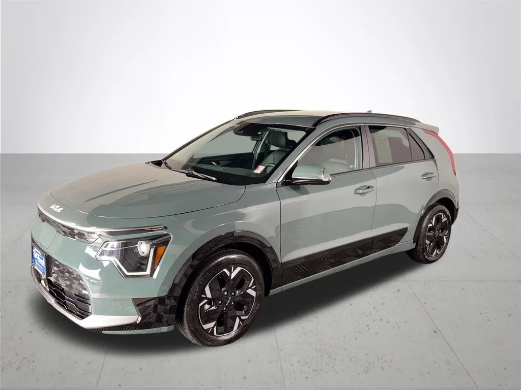 Used 2024 Green Kia Wind image 2