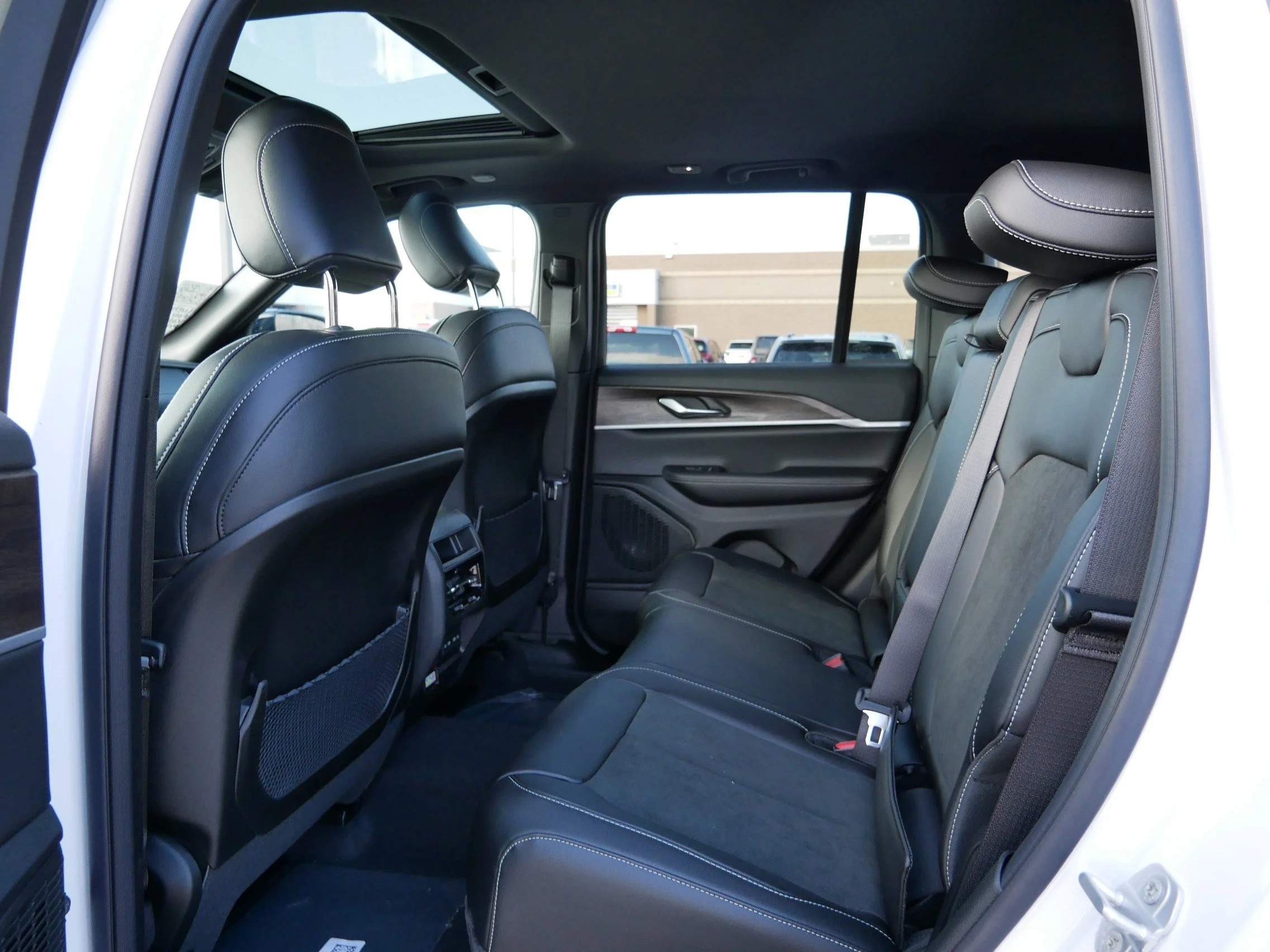 New 2026 Bright White Clearcoat Jeep Laredo Altitude image 7