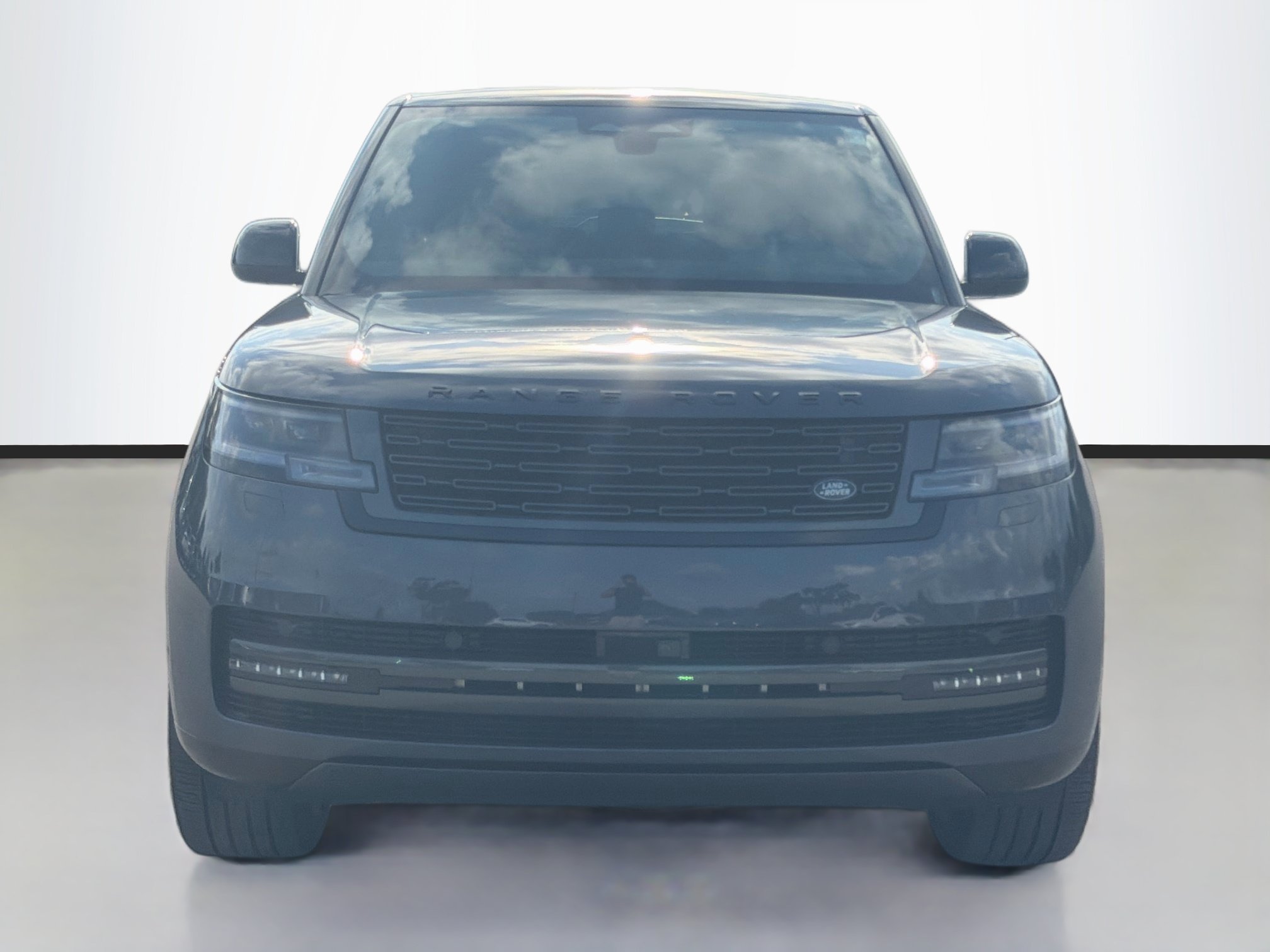Used 2025 Gray Land Rover SE image 8