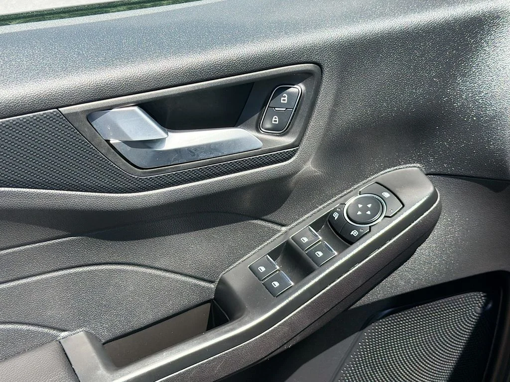 Used 2025 Agate Black Metallic Ford ST-Line image 15