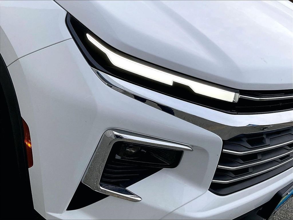 Used 2026 White Chevrolet LT image 32