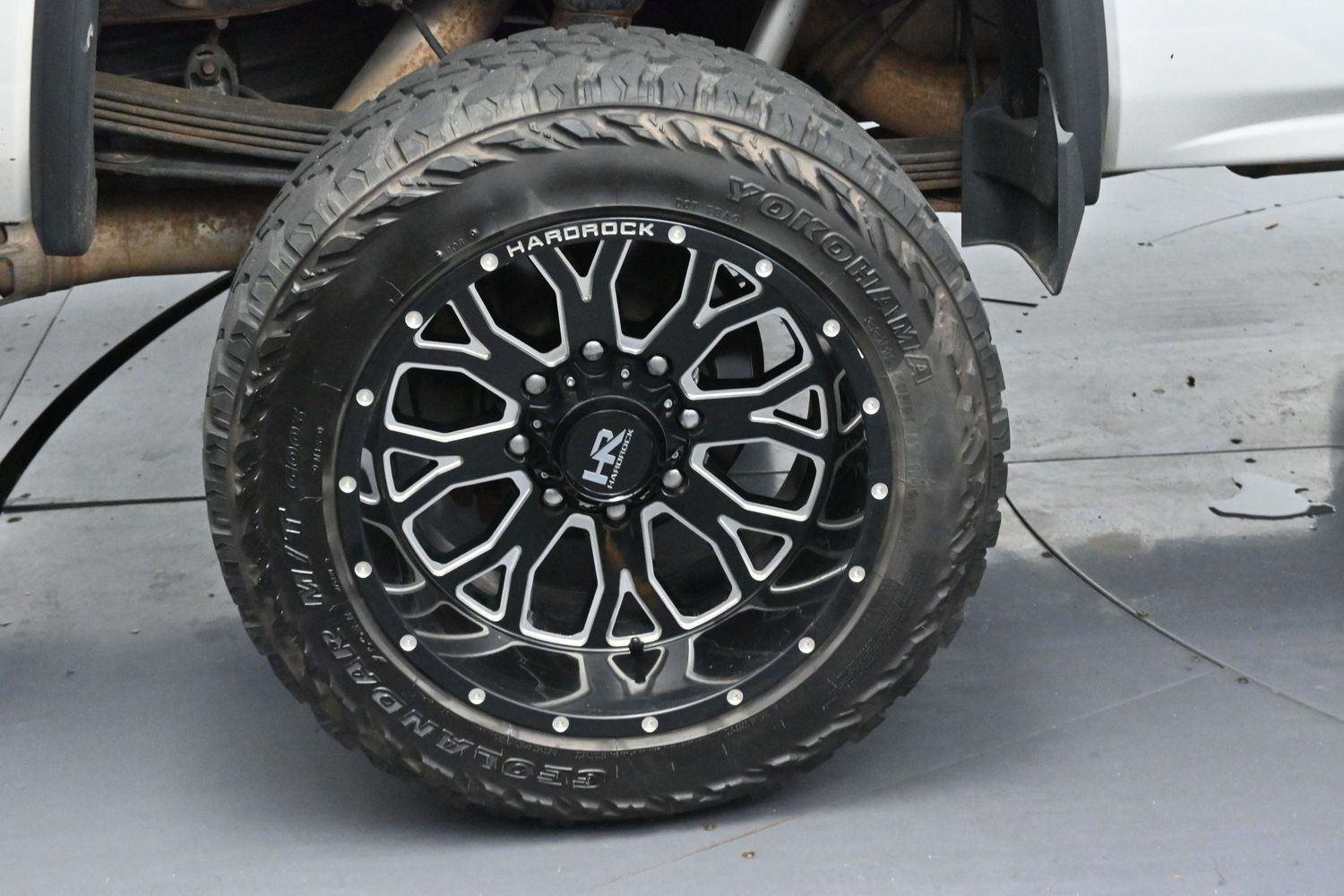 Used 2019 White Frost Tricoat GMC Denali image 32
