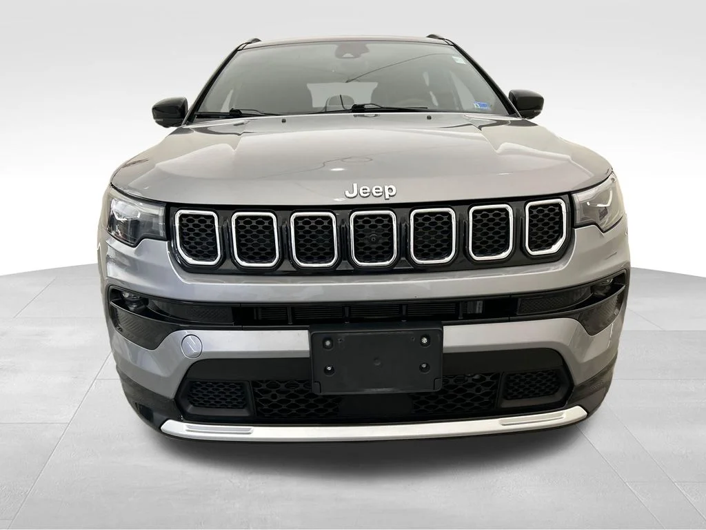 Used 2023 Silver Jeep Limited image 9