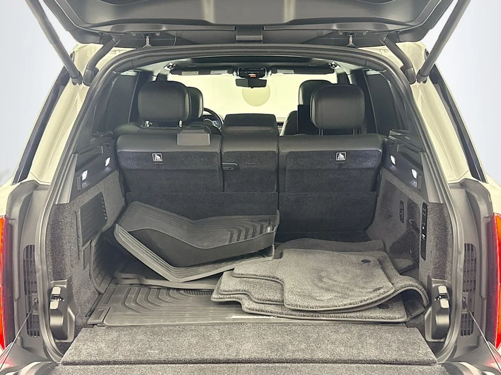 Used 2023 White Land Rover Autobiography image 28