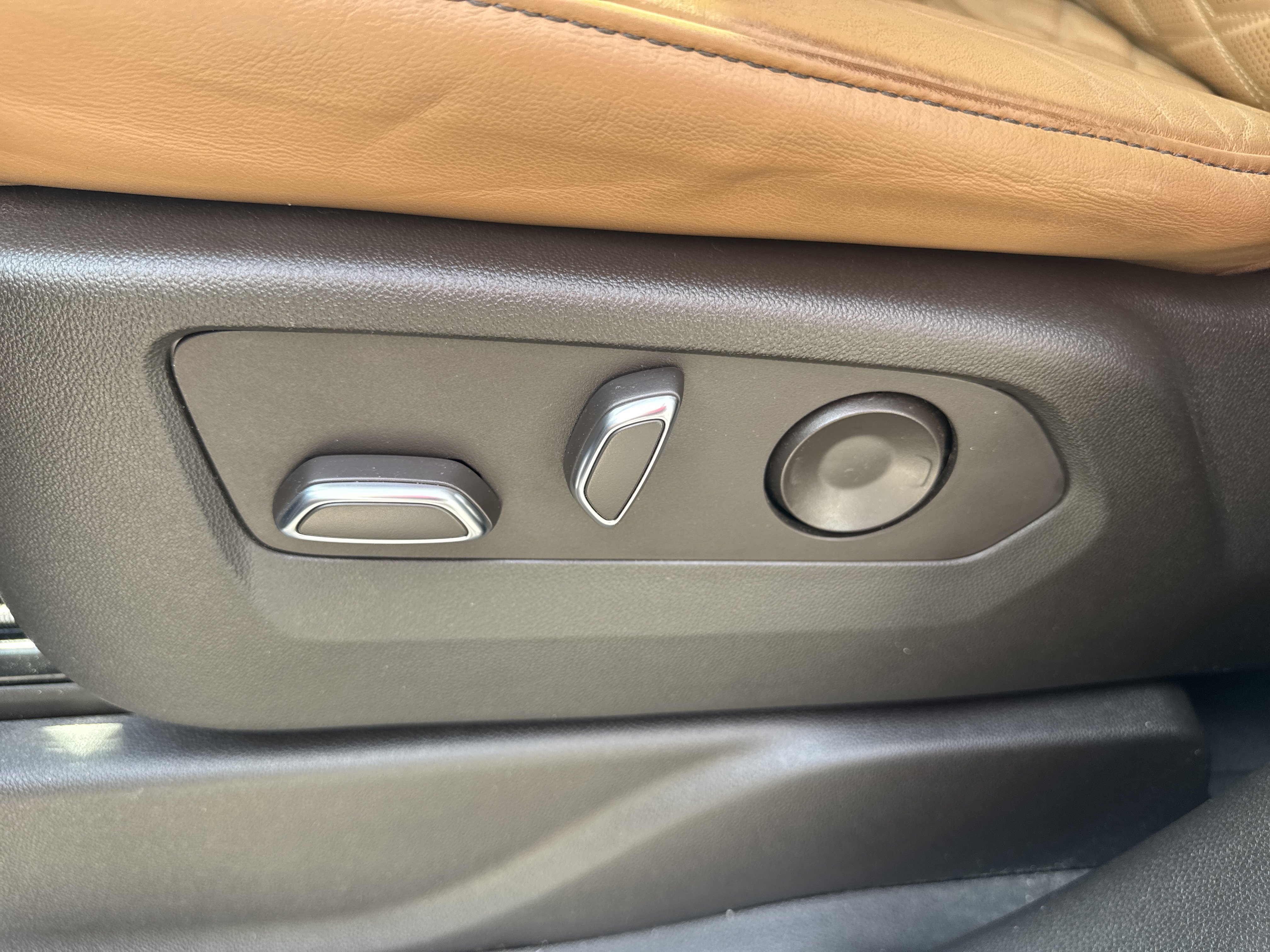 Used 2022 Satin Steel Metallic Cadillac Sport image 21