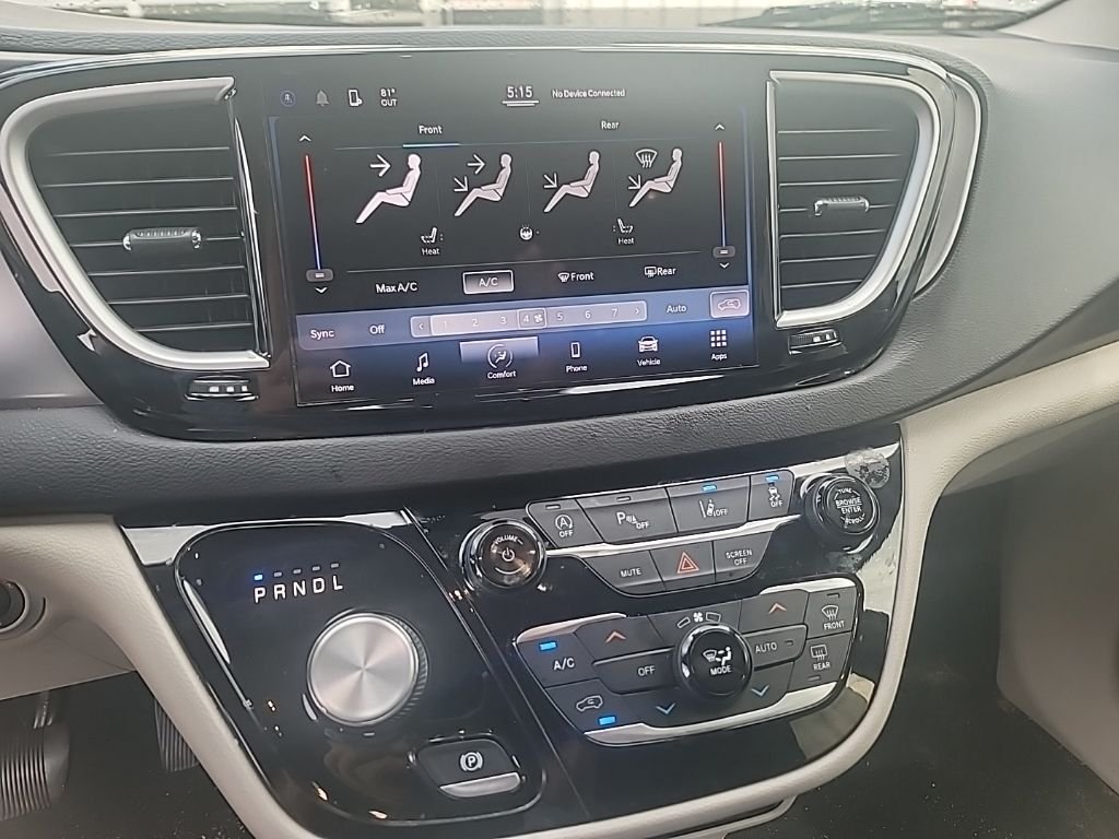Used 2022 White Chrysler Touring L image 17
