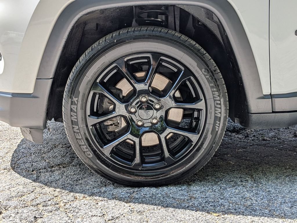 Used 2023 White Jeep Latitude image 26
