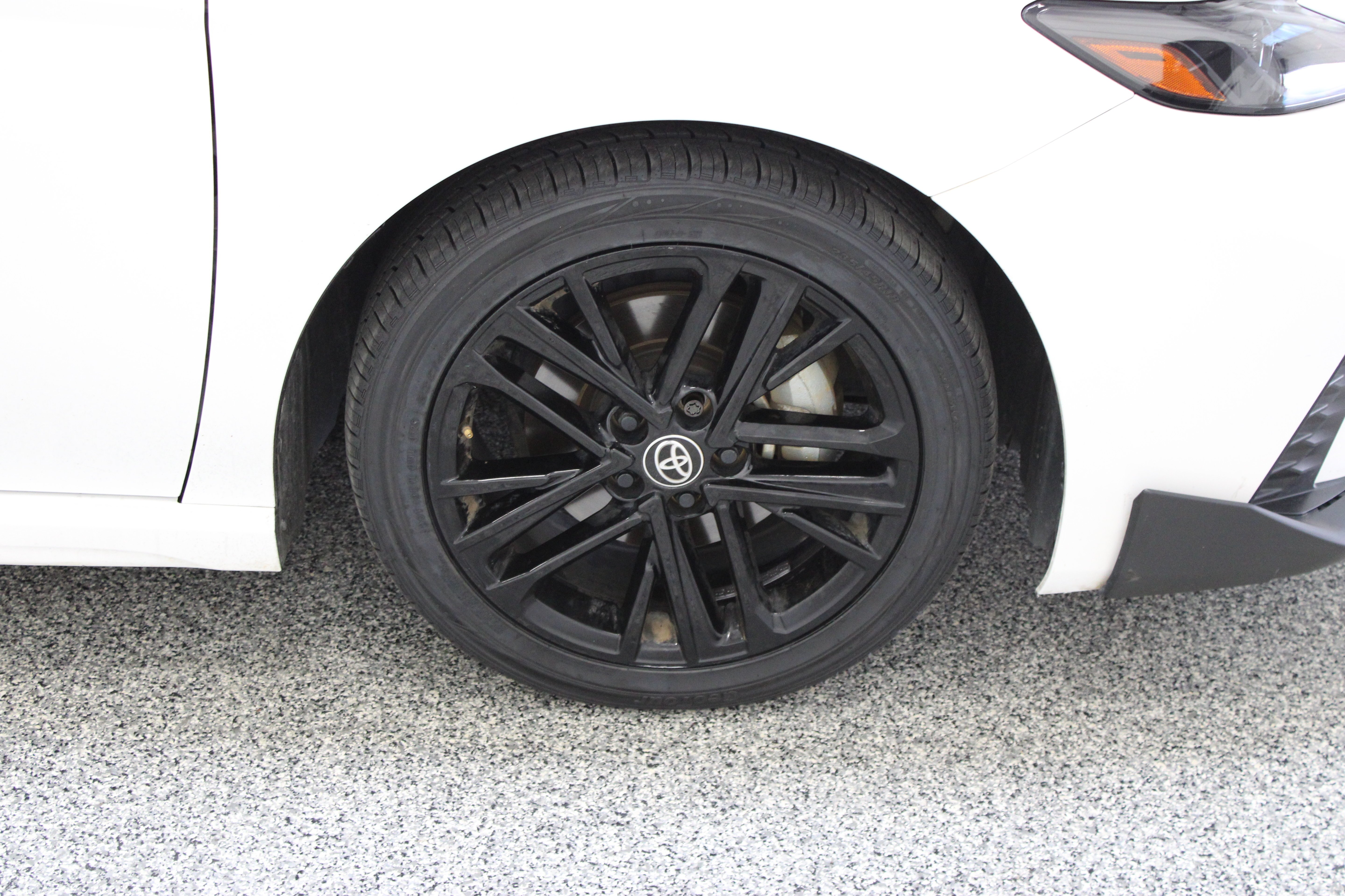 Used 2025 BLIZZARD PEARL Toyota SE image 5