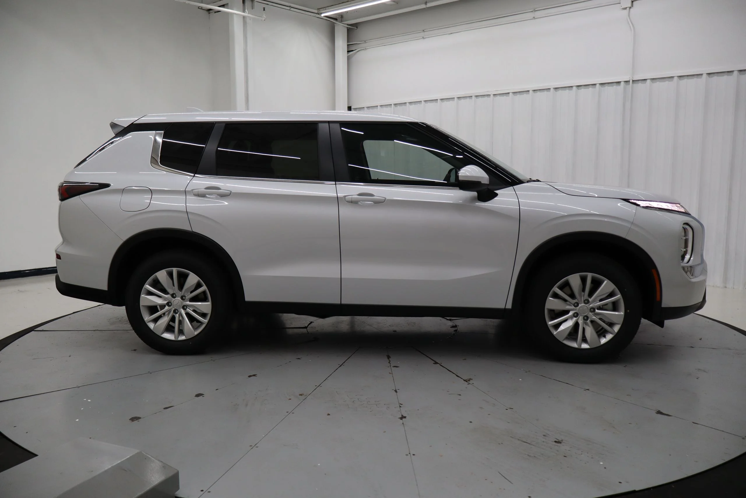 New 2026 White Mitsubishi ES image 2