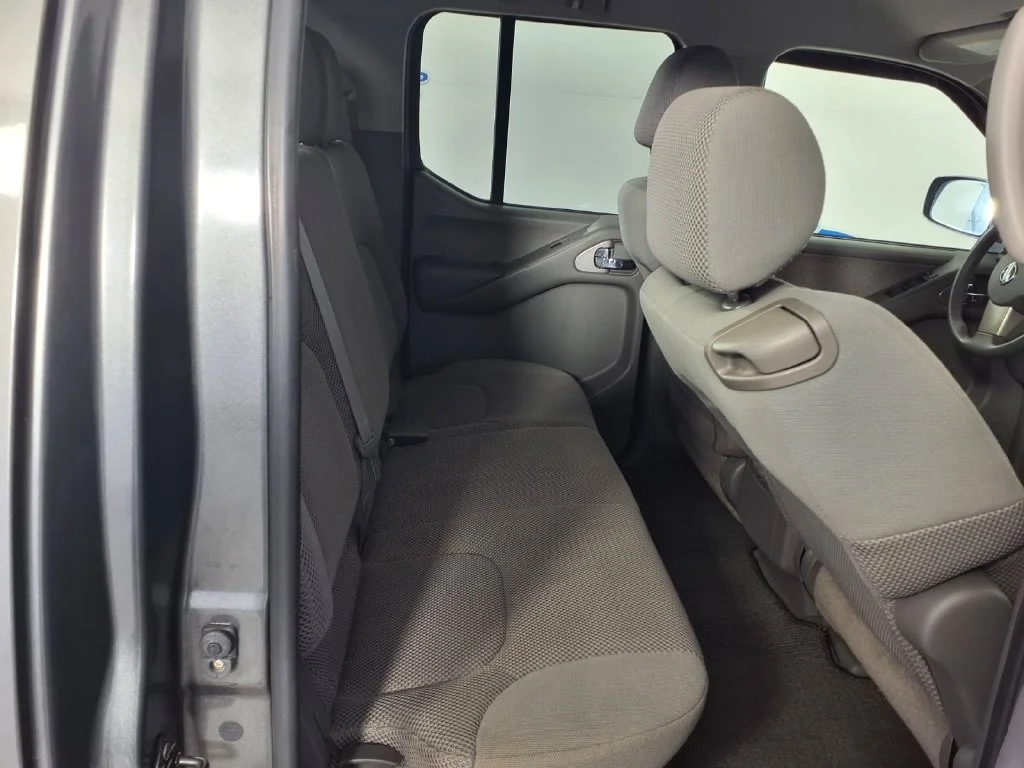 Used 2008 Gray Nissan LE image 11