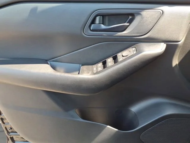 Used 2024  Nissan S image 16