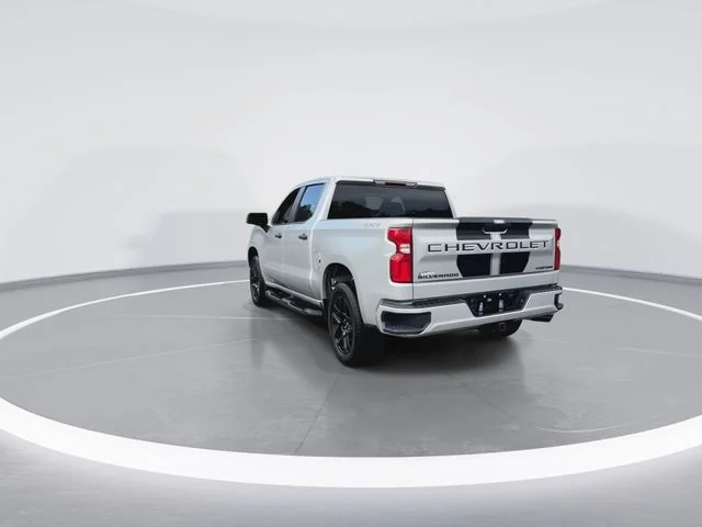 Used 2022 Silver Chevrolet Custom image 8