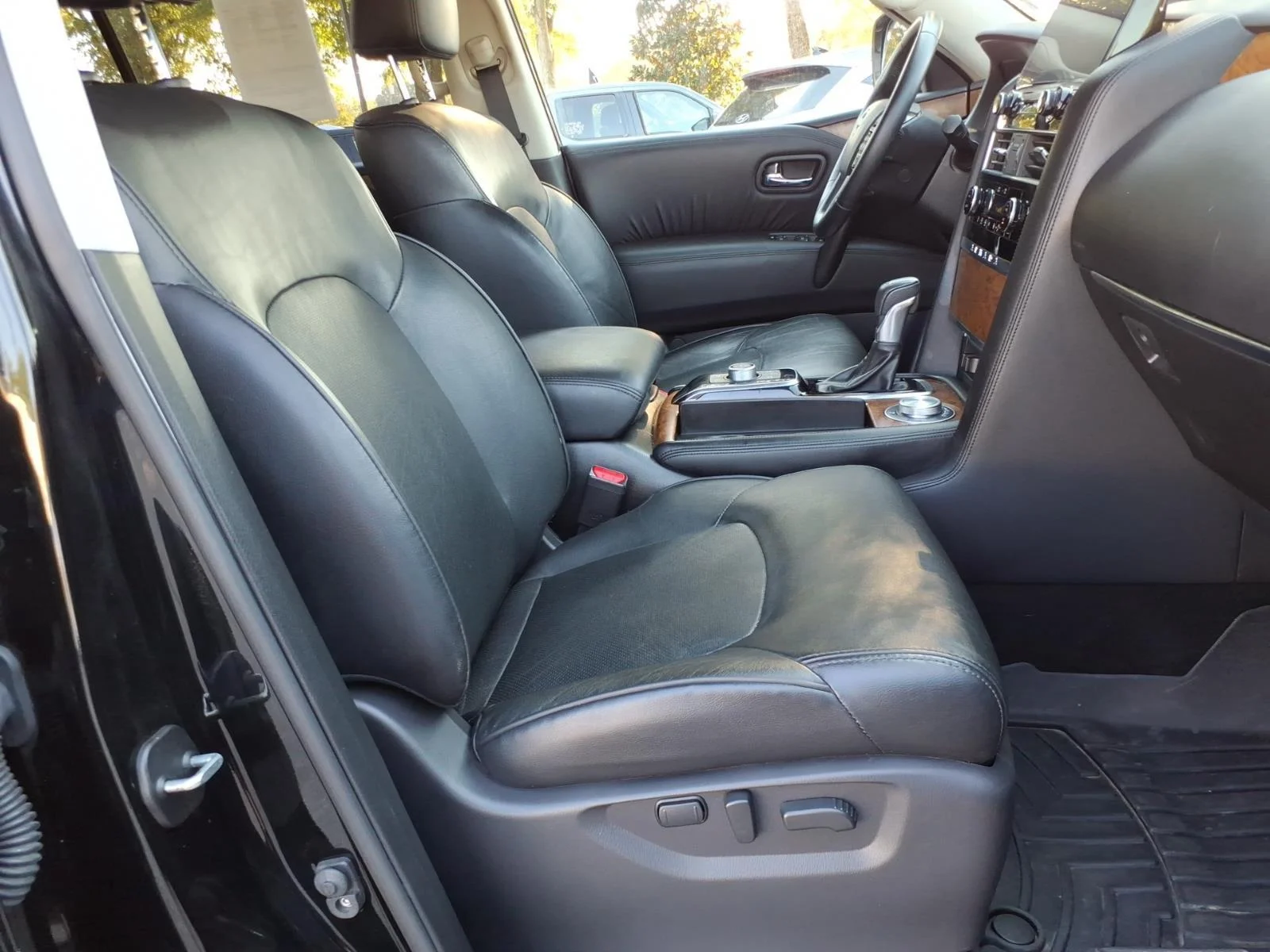 Used 2023 Super Black Nissan SL image 17