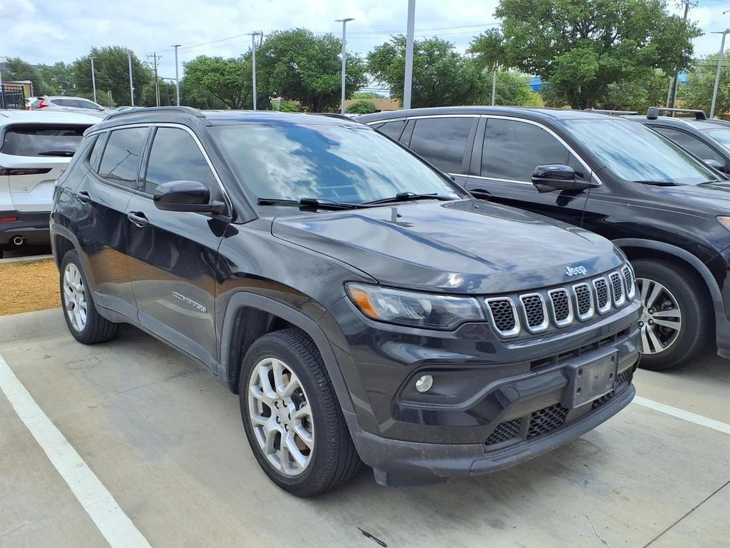 2024 Jeep Compass Latitude Lux 4X4's photo