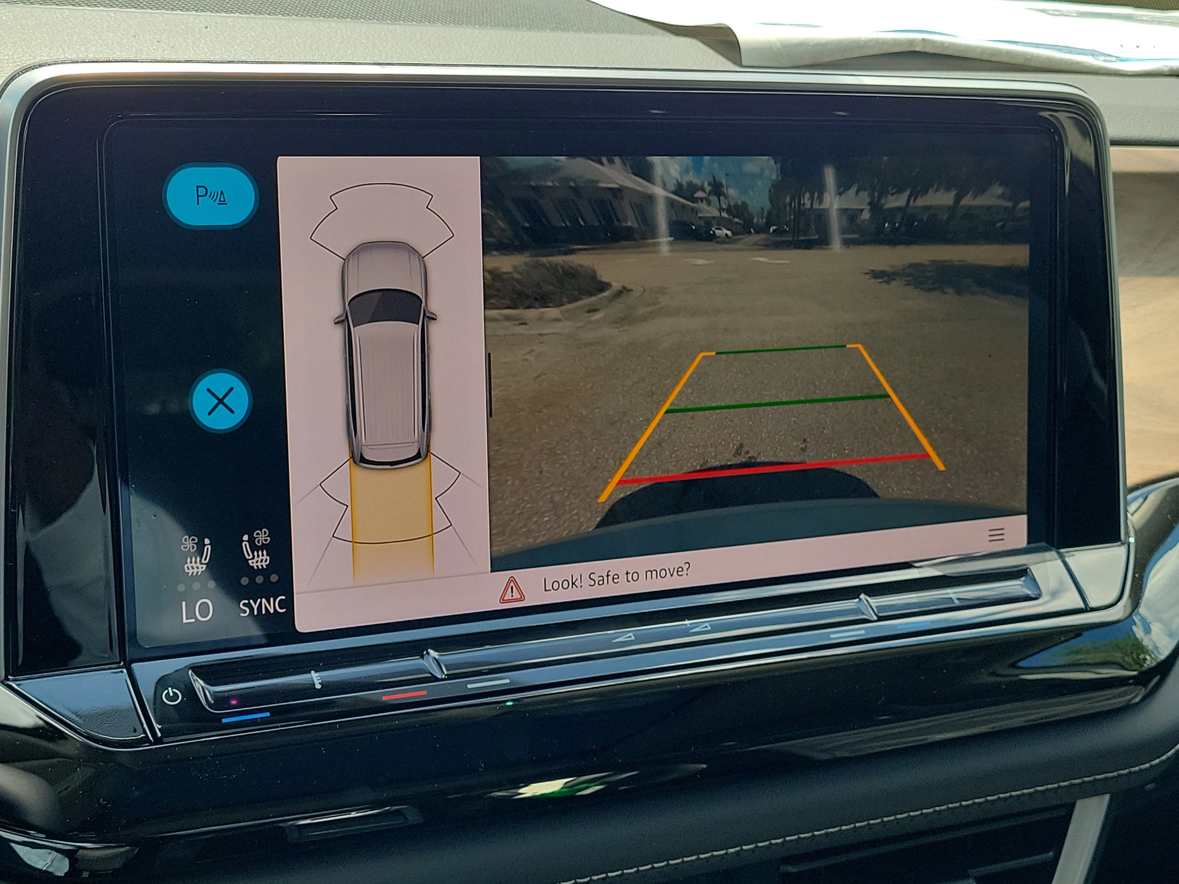 New 2026 White Volkswagen 2.0T SE w/Technology image 25
