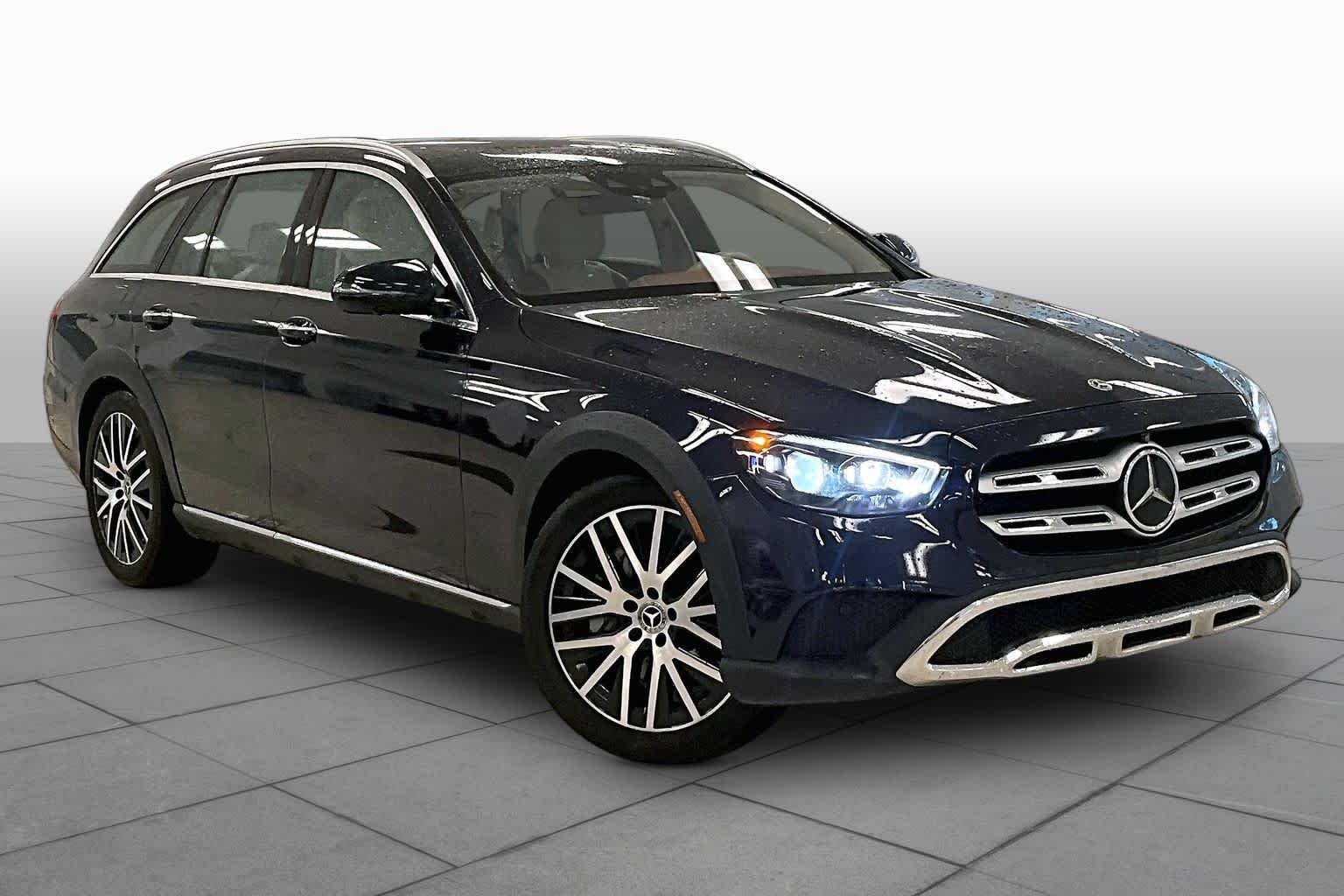 Used 2022 Nautical Blue Metallic Mercedes-Benz E 450 image 2