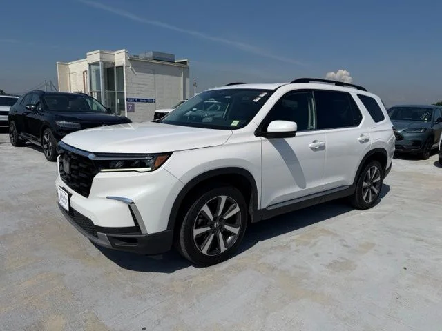 Used 2023 White Honda Touring image 3