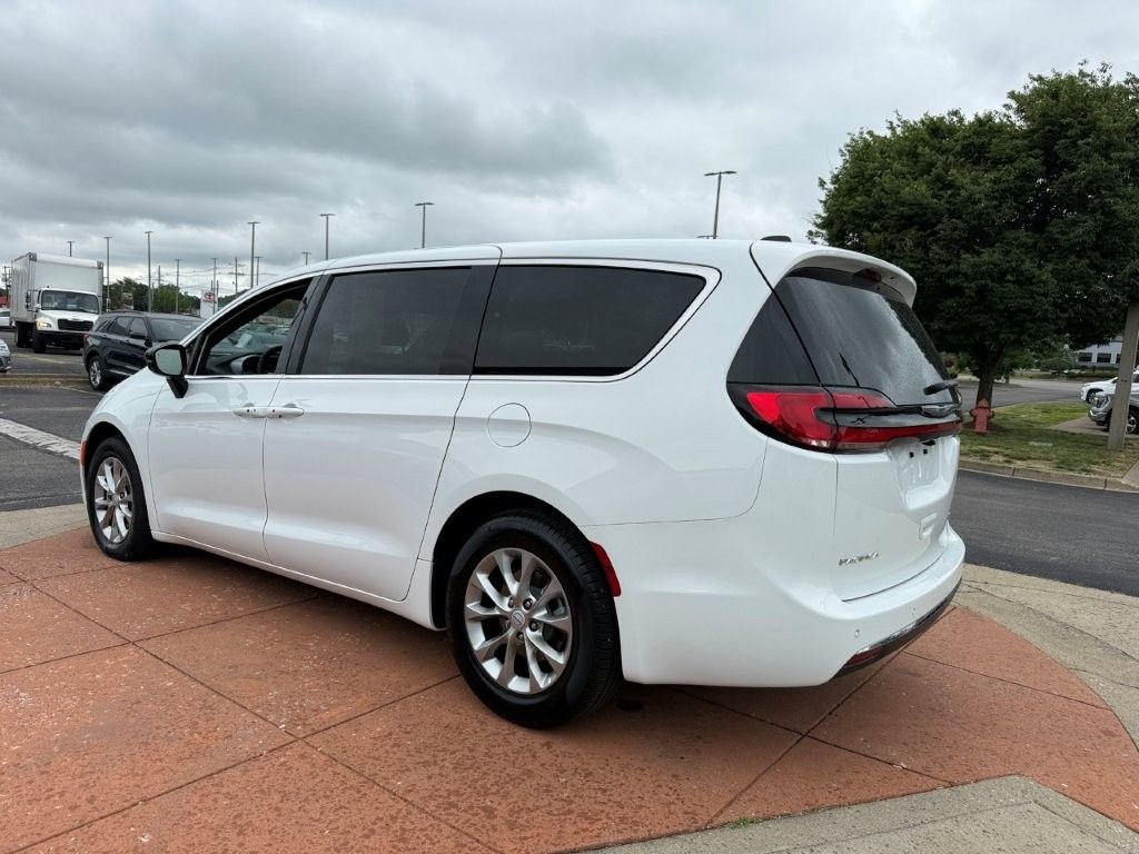 Used 2026 White Chrysler Limited image 4