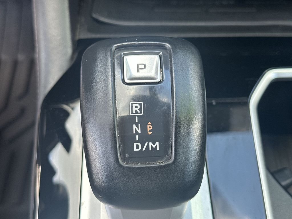 Used 2025 Silver Mitsubishi SE image 27