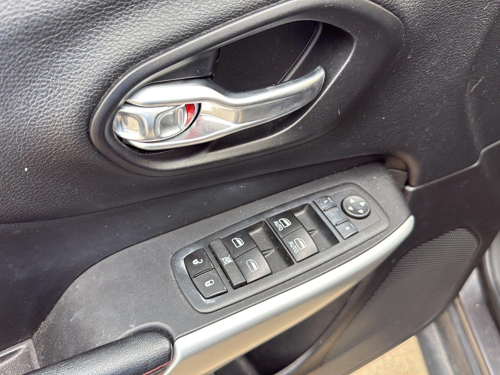 Used 2017 Granite Crystal Metallic Clearcoat Jeep Trailhawk image 12