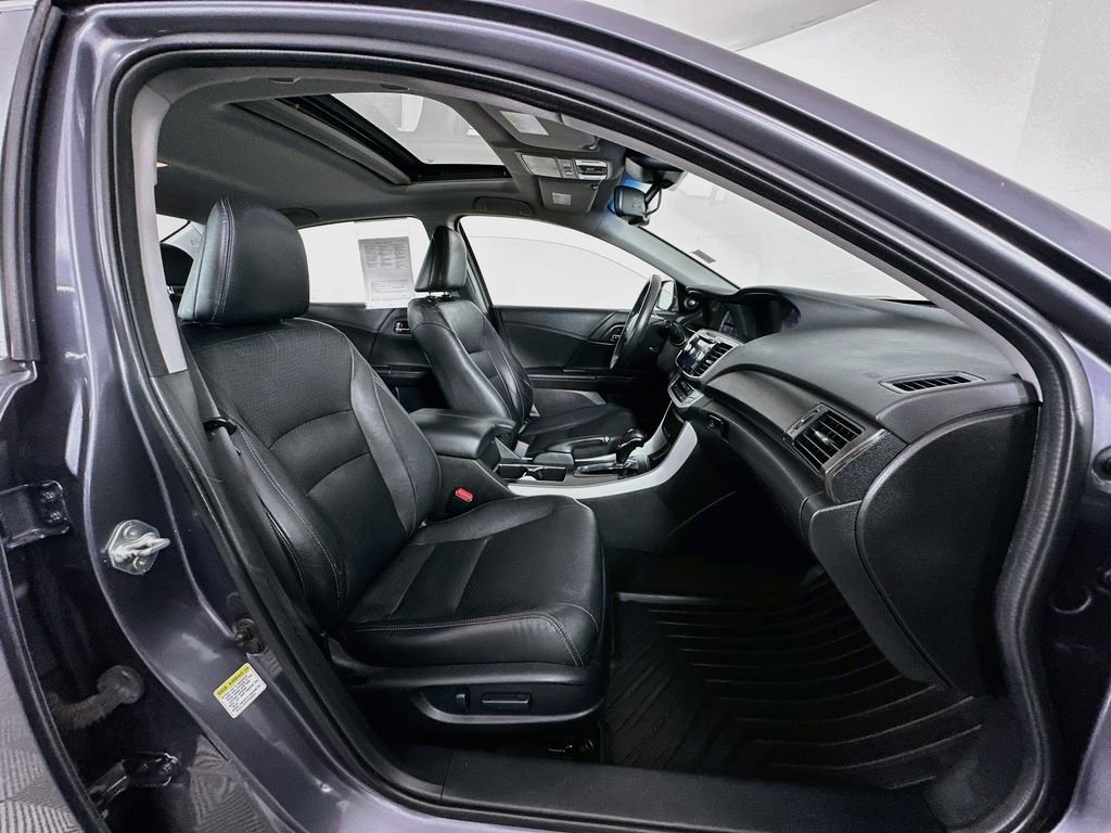 Used 2013  Honda EX-L image 29