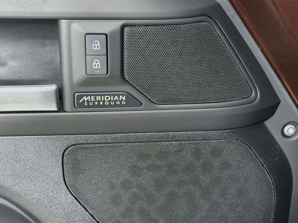 New 2026 Sedona Red Land Rover X-Dynamic SE image 19