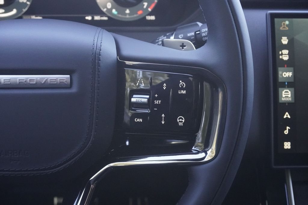 New 2026 Santorini Black Land Rover Dynamic SE image 13