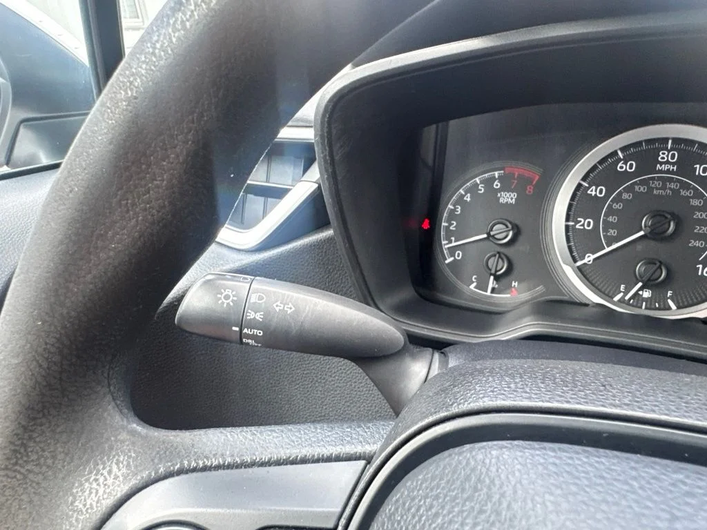 Used 2022 White Toyota LE image 31