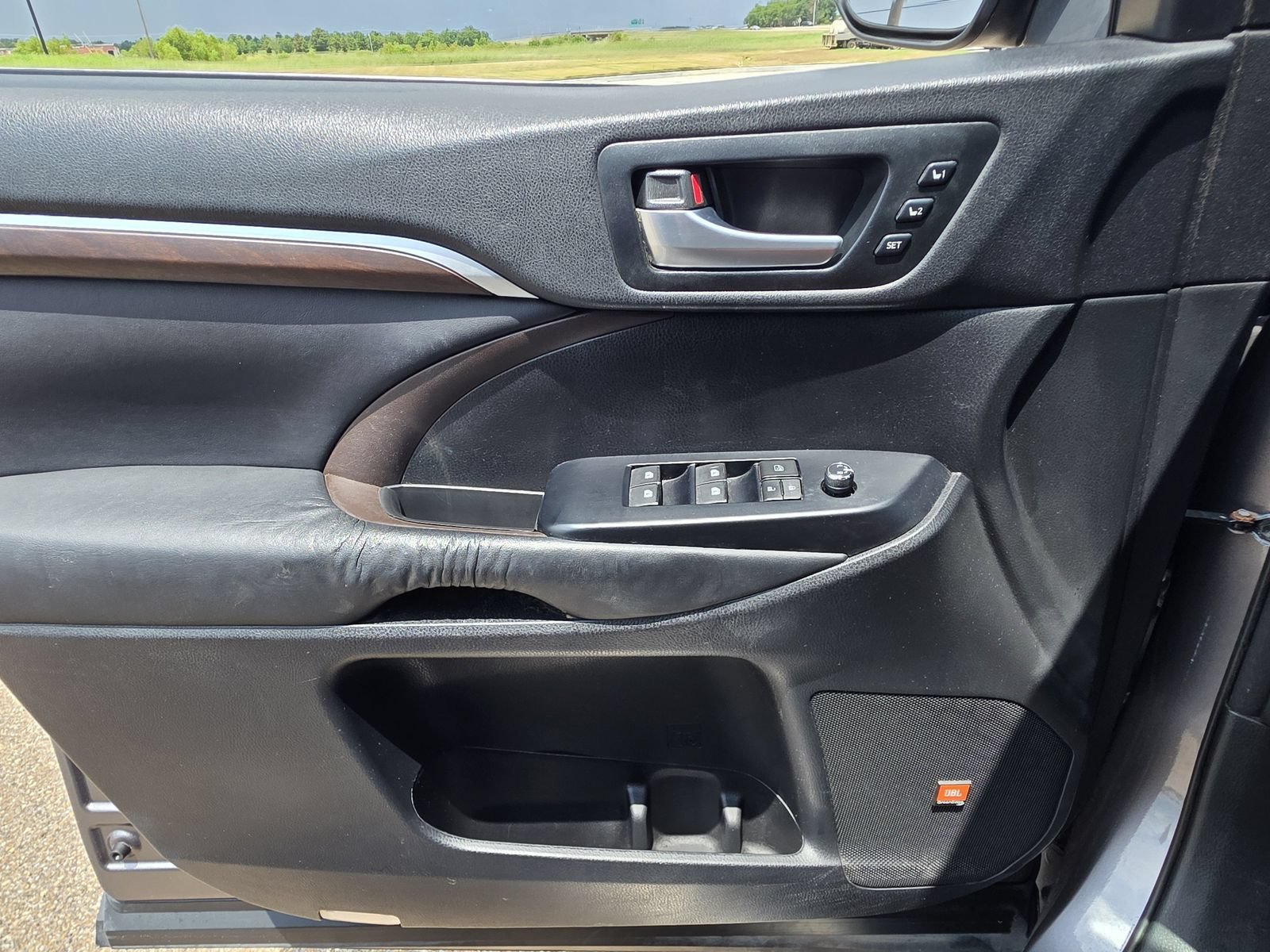 Used 2015 Gray Toyota Limited V6 image 21