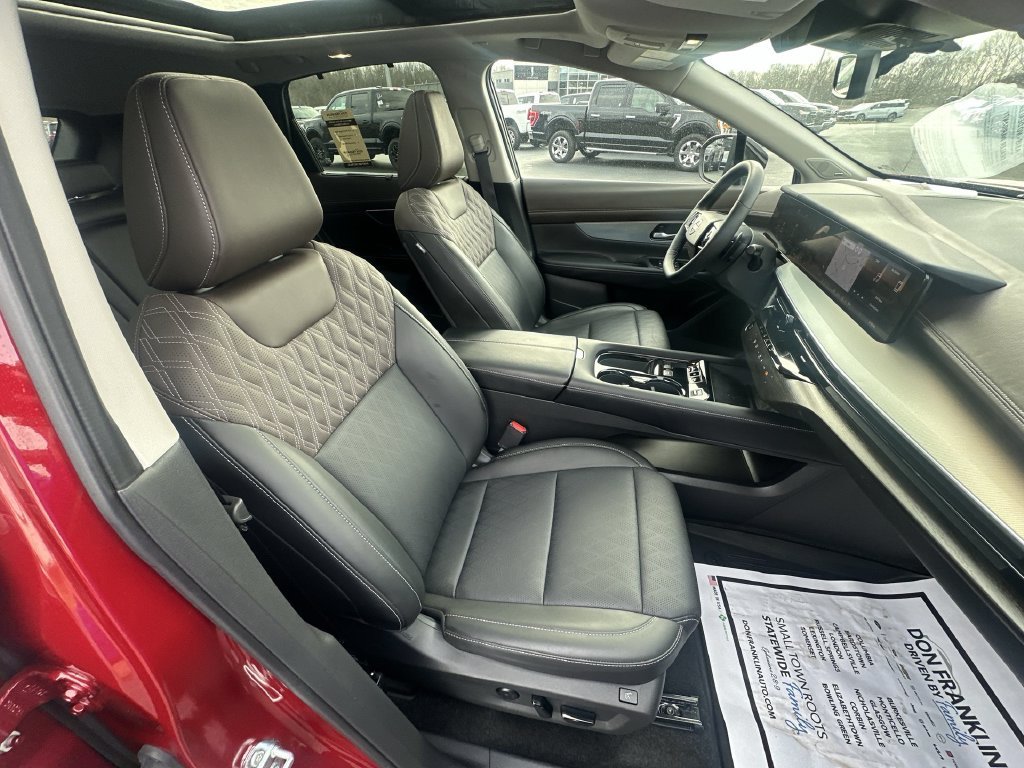 Used 2025 Red Nissan Platinum image 31