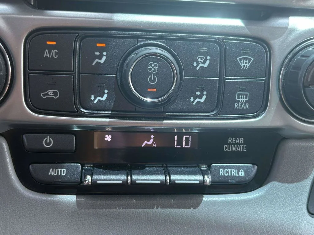 Used 2018 Silver Chevrolet LT image 43