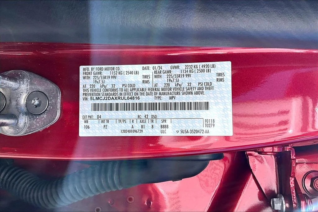 Used 2024 Red Lincoln Reserve image 32