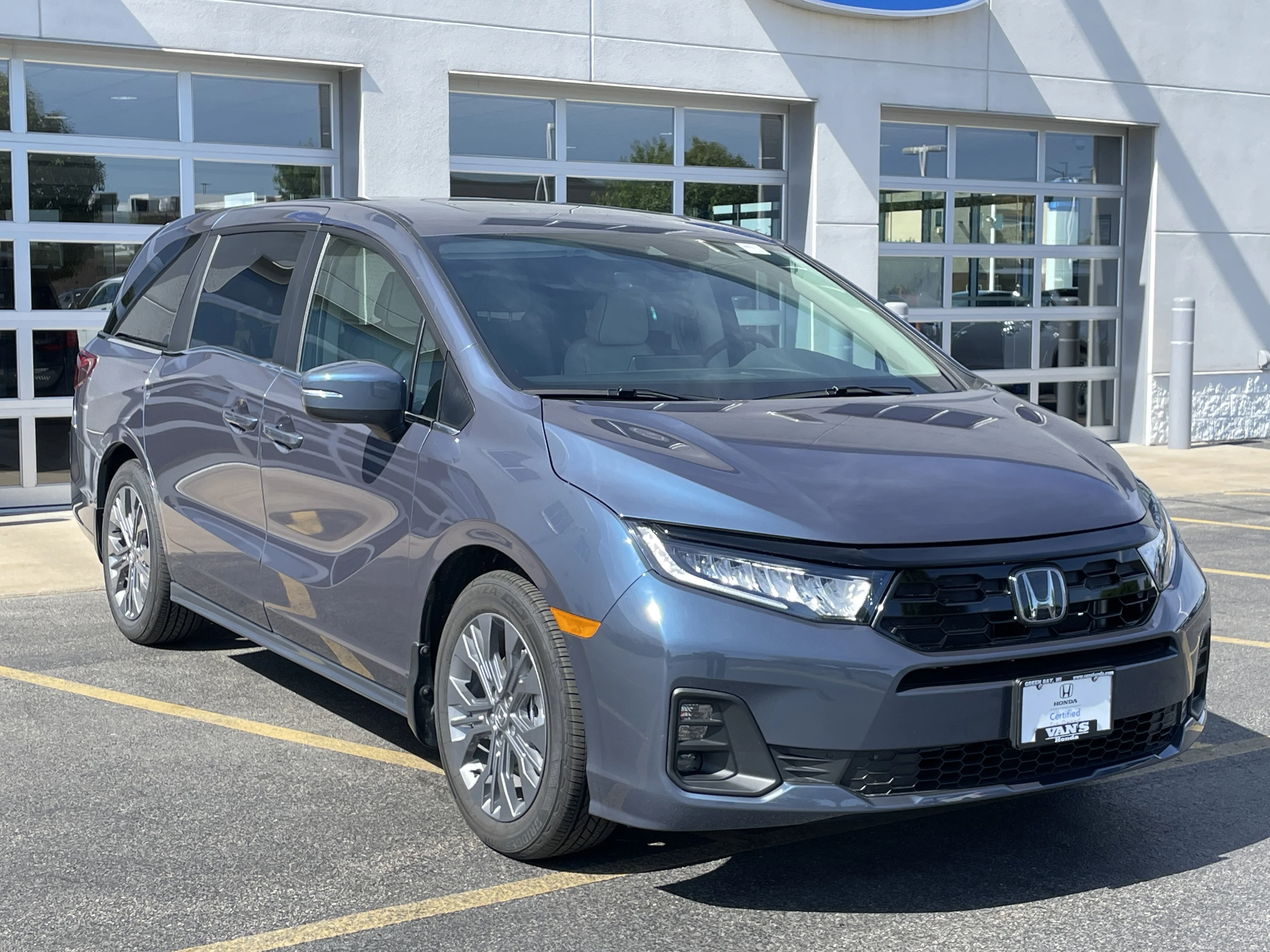 2026 Honda Odyssey Touring's photo